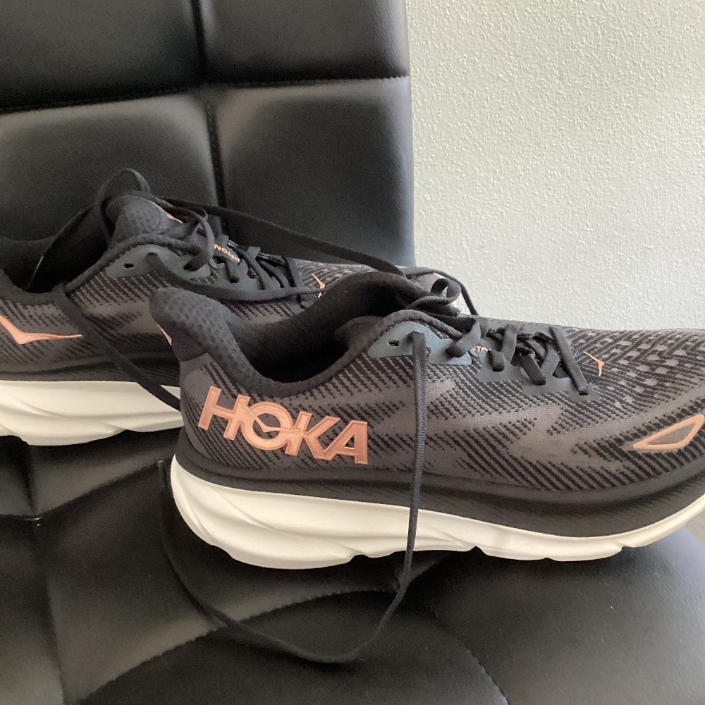 Hoka ONE ONE Clifton 9 running shoe in ROSE GOLD; brand new